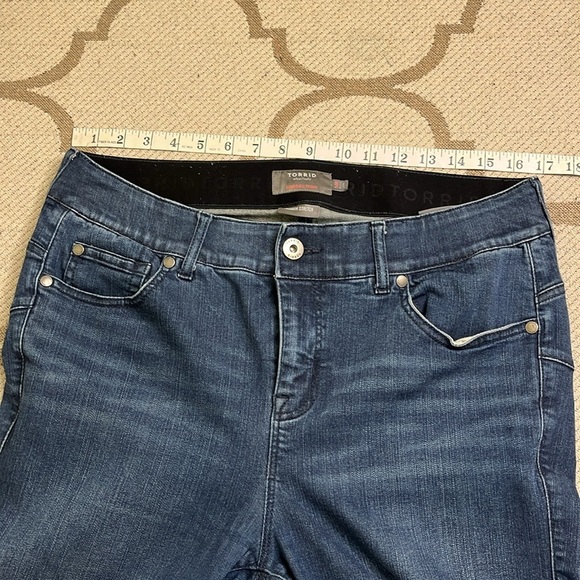 Torrid Bombshell Skinny Premium Stretch Women's Blue Jeans - Picture 14 of 17